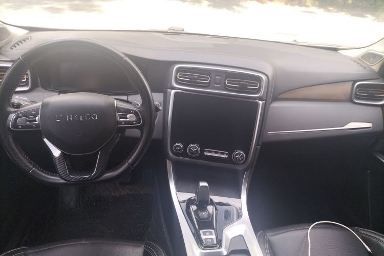 Used Lynk & Co 01 2017 2.0T Two-Wheel Drive Pro Edition Center Console