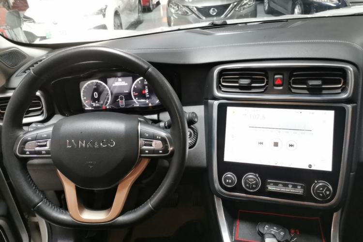 Used Lynk & Co 01 2017 2.0T Two-Wheel Drive Pro Edition Center Console