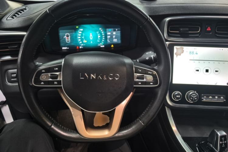 Used Lynk & Co 01 2017 2.0T Two-Wheel Drive Pro Edition Center Console