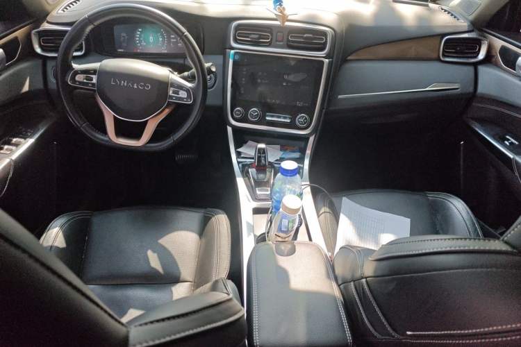 Used Lynk & Co 01 2017 2.0T Two-Wheel Drive Pro Edition Center Console