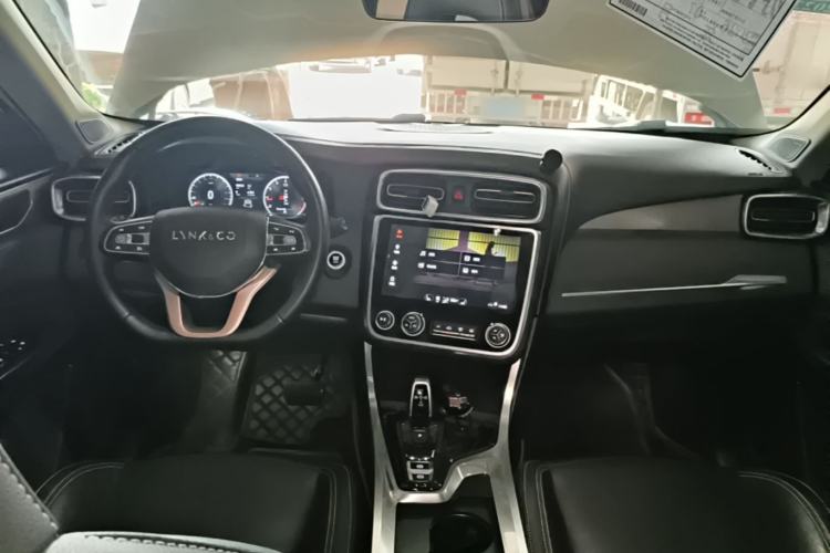 Used Lynk & Co 01 2017 2.0T Two-Wheel Drive Pro Edition Center Console