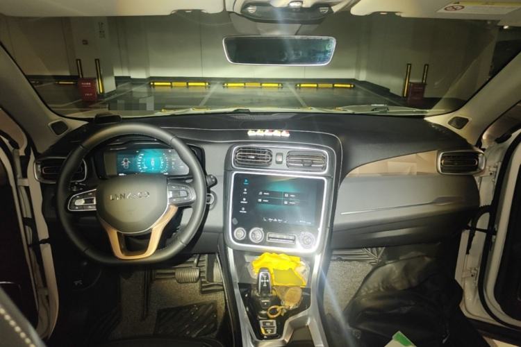 Used Lynk & Co 01 2017 2.0T Two-Wheel Drive Pro Edition Center Console