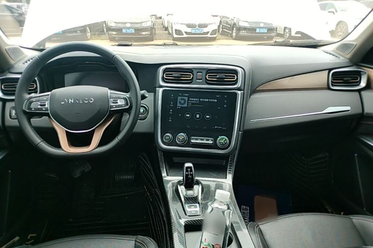 Used Lynk & Co 01 2017 2.0T Two-Wheel Drive Pro Edition Center Console