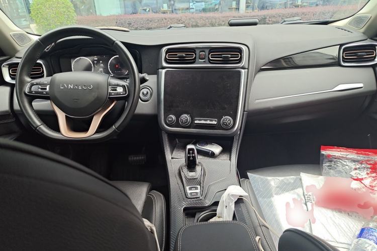 Used Lynk & Co 01 2017 2.0T Two-Wheel Drive Pro Edition Center Console