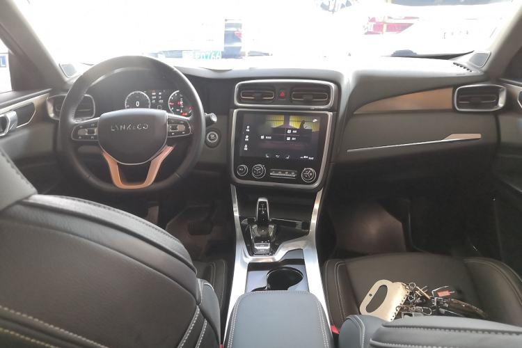 Used Lynk & Co 01 2017 2.0T Two-Wheel Drive Pro Edition Center Console