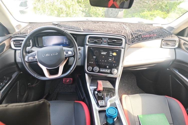 Used Lynk & Co 01 2017 2.0T Two-Wheel Drive Pro Edition Center Console