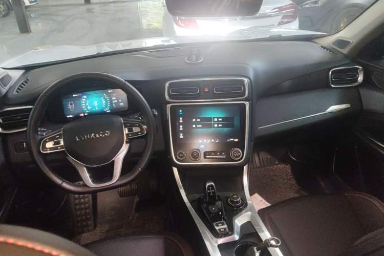 Used Lynk & Co 01 2017 2.0T Four-Wheel Drive Pro Edition Center Console
