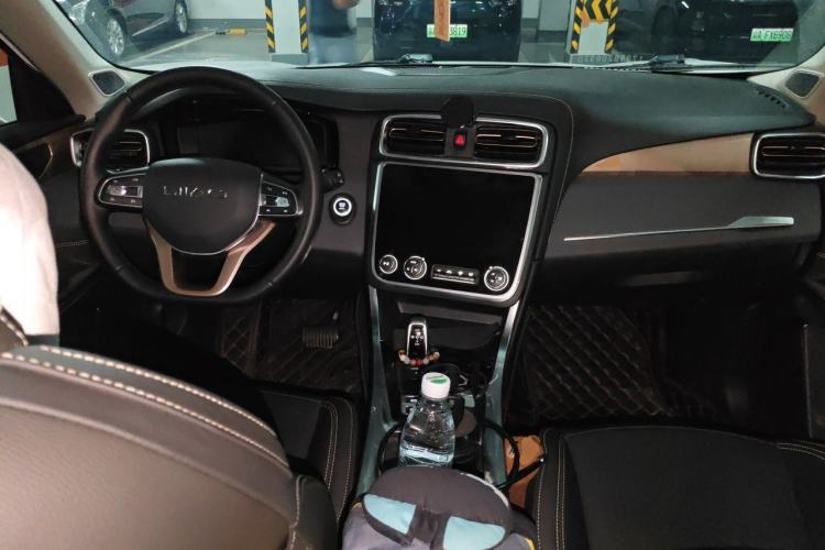 Used Lynk & Co 01 2017 2.0T Two-Wheel Drive Pro Edition Center Console