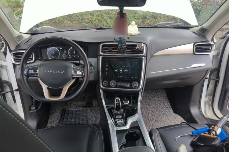Used Lynk & Co 01 2017 2.0T Two-Wheel Drive Pro Edition Center Console