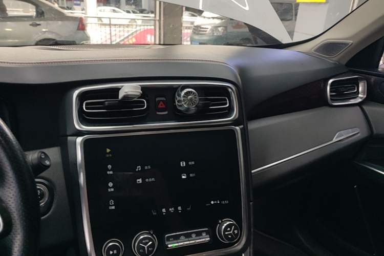 Used Lynk & Co 01 2017 2.0T Four-Wheel Drive Pro Edition Center Console
