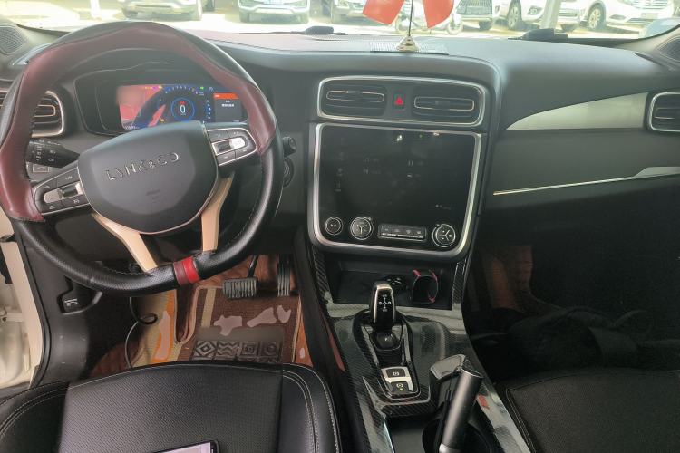 Used Lynk & Co 01 2017 2.0T Two-Wheel Drive Pro Edition Center Console