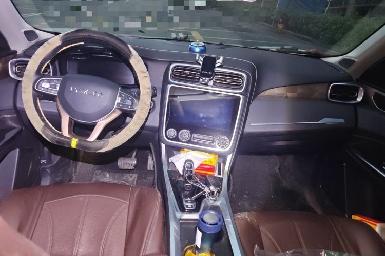 Used Lynk & Co 01 2017 2.0T Two-Wheel Drive Pro Edition Center Console