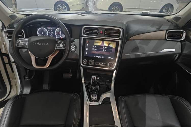 Used Lynk & Co 01 2017 2.0T Two-Wheel Drive Pro Edition Center Console