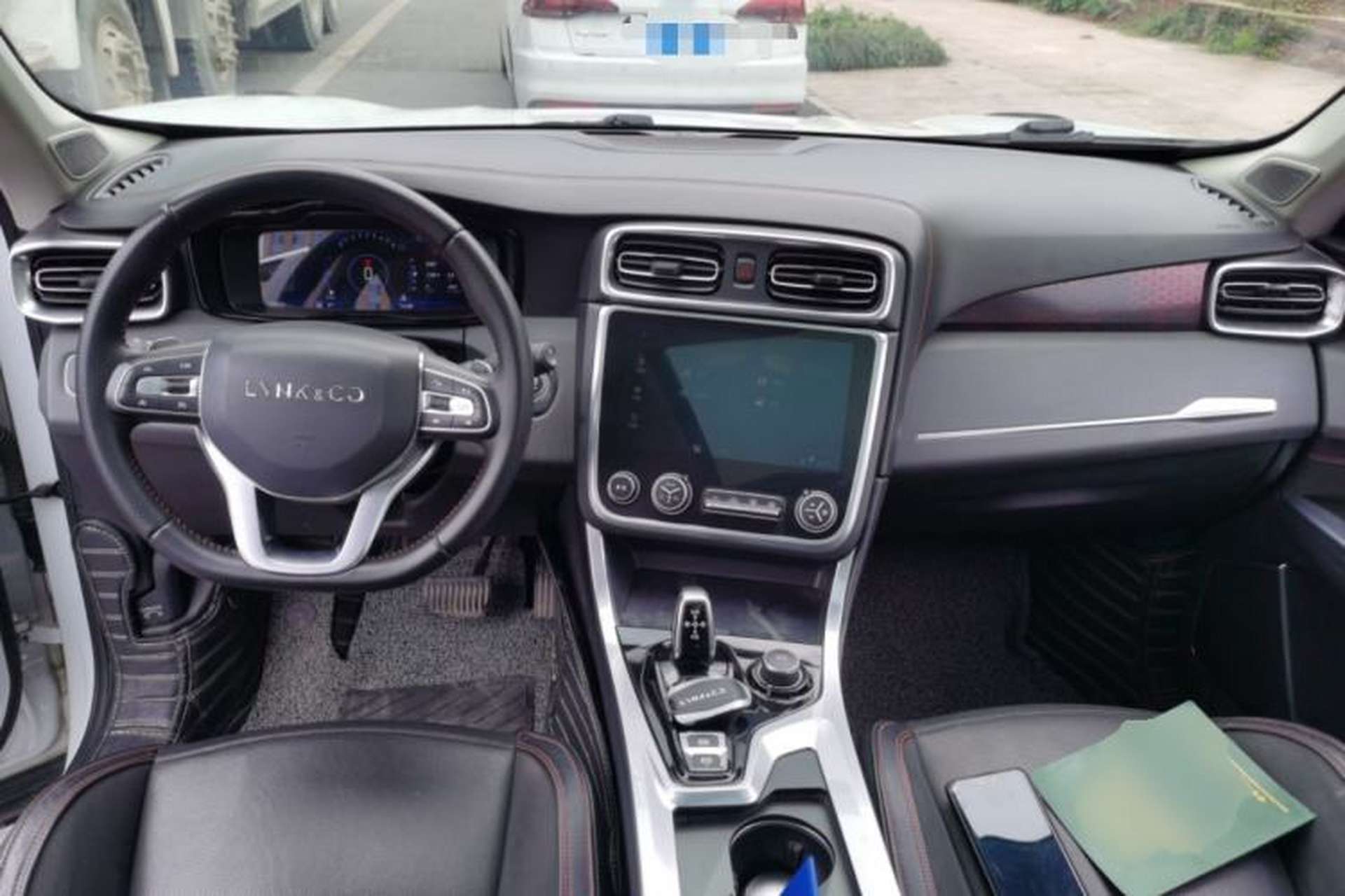 Used Lynk & Co 01 2017 2.0T Four-Wheel Drive Pro Edition Center Console