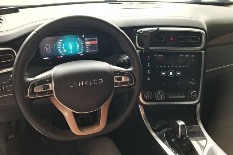 Used Lynk & Co 01 2017 2.0T Two-Wheel Drive Pro Edition Center Console