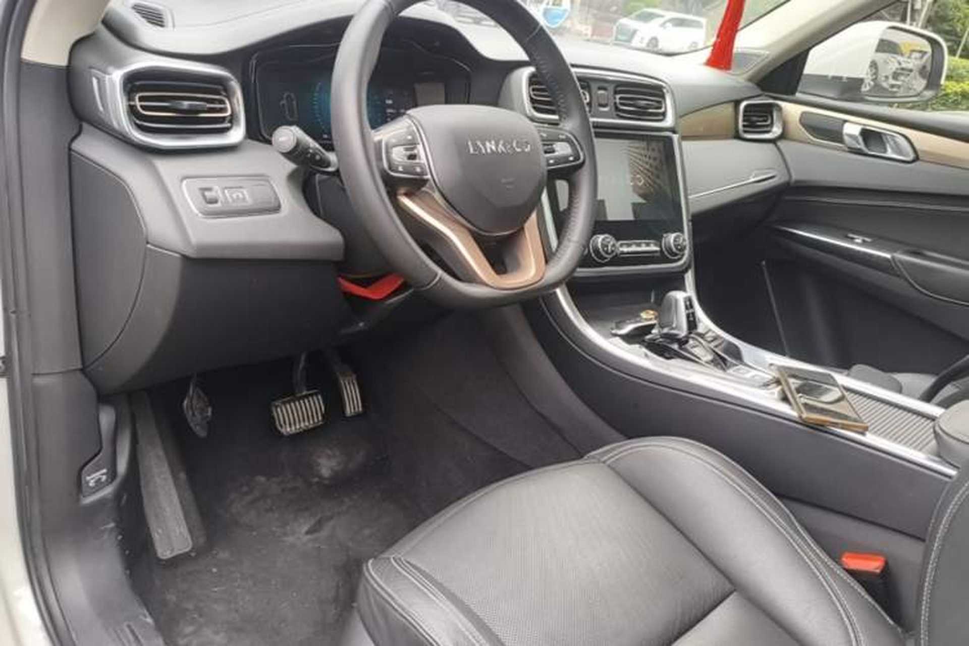 Used Lynk & Co 01 2017 2.0T Two-Wheel Drive Pro Edition Center Console