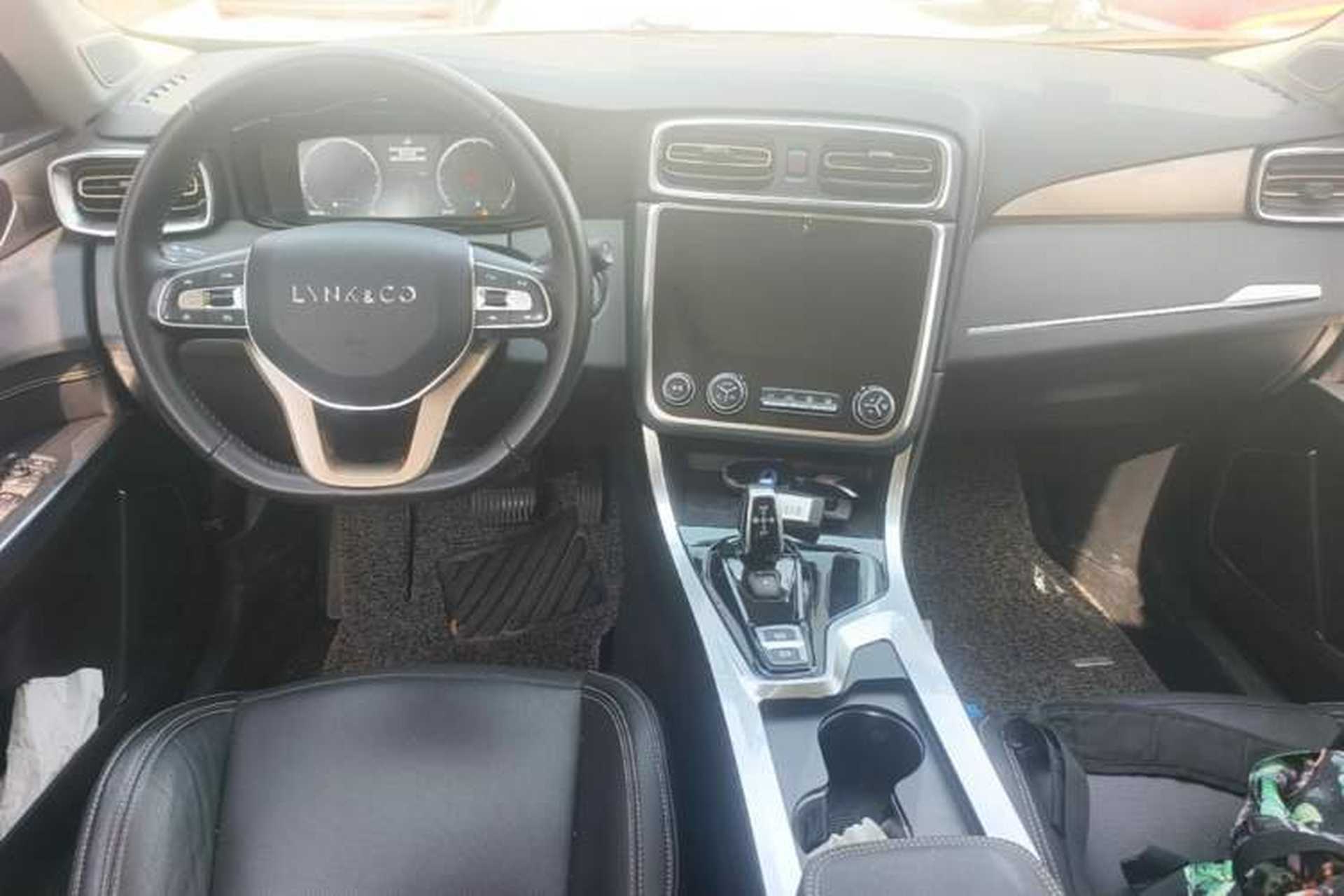 Used Lynk & Co 01 2017 2.0T Two-Wheel Drive Pro Edition Center Console
