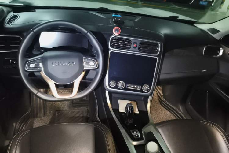 Used Lynk & Co 01 2017 2.0T Two-Wheel Drive Pro Edition Center Console