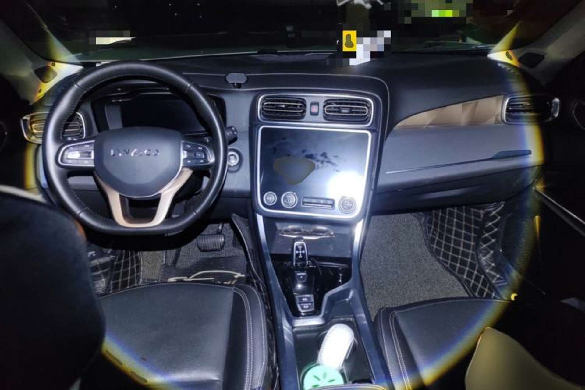 Used Lynk & Co 01 2017 2.0T Two-Wheel Drive Pro Edition Center Console