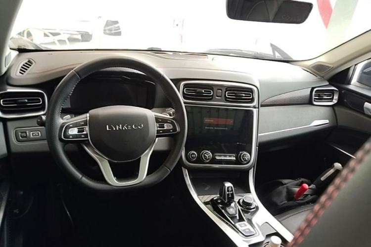 Used Lynk & Co 01 2017 2.0T Four-Wheel Drive Pro Edition Center Console