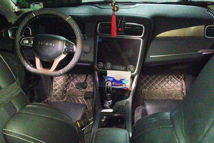 Used Lynk & Co 01 2017 2.0T Two-Wheel Drive Pro Edition Center Console