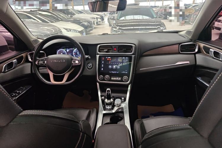 Used Lynk & Co 01 2017 2.0T Two-Wheel Drive Pro Edition Center Console