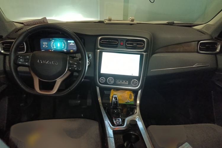 Used Lynk & Co 01 2017 2.0T Two-Wheel-Drive Version Center Console