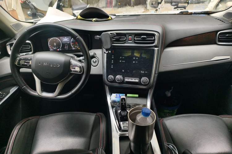 Used Lynk & Co 01 2017 2.0T Four-Wheel Drive Pro Edition Center Console