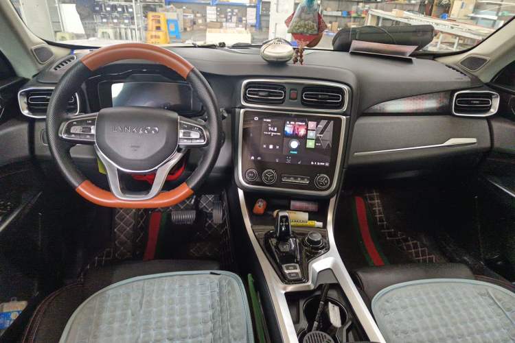Used Lynk & Co 01 2017 2.0T Four-Wheel Drive Pro Edition Center Console