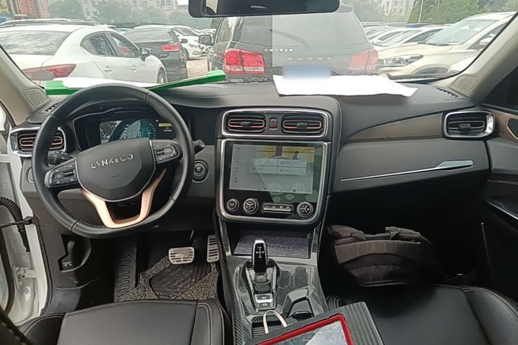 Used Lynk & Co 01 2017 2.0T Two-Wheel-Drive Version Center Console