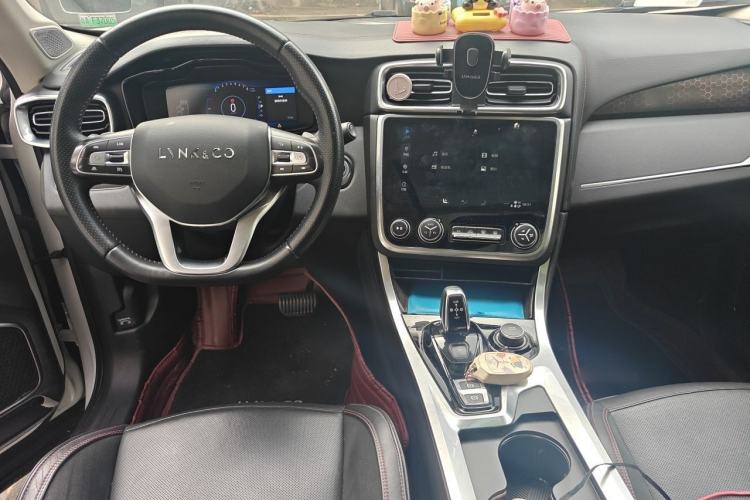 Used Lynk & Co 01 2017 2.0T Four-Wheel Drive Pro Edition Center Console
