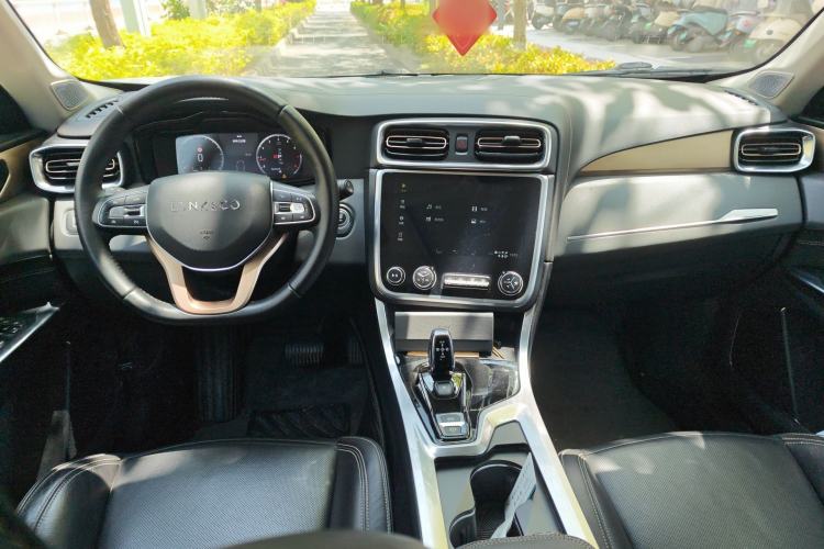 Used Lynk & Co 01 2017 2.0T Two-Wheel Drive Pro Edition Center Console