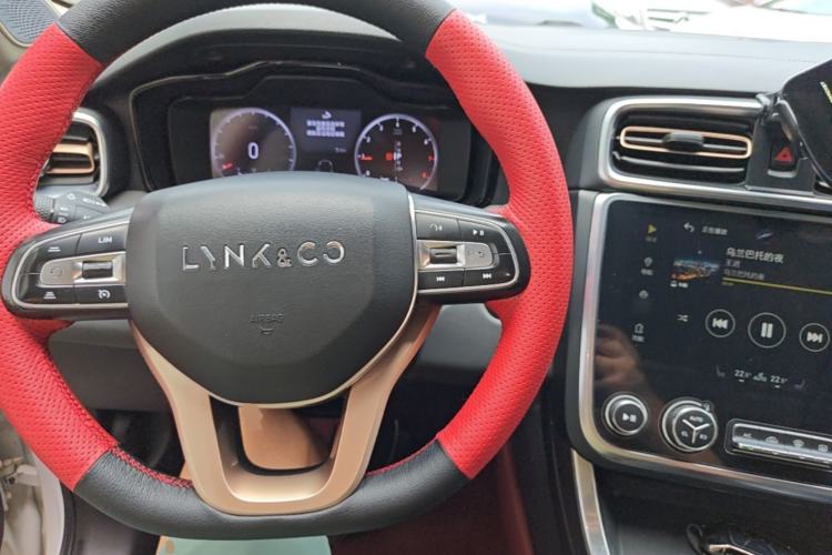Used Lynk & Co 01 2017 2.0T Two-Wheel Drive Pro Edition Center Console