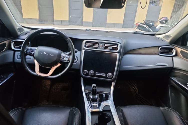 Used Lynk & Co 01 2017 2.0T Two-Wheel Drive Pro Edition Center Console