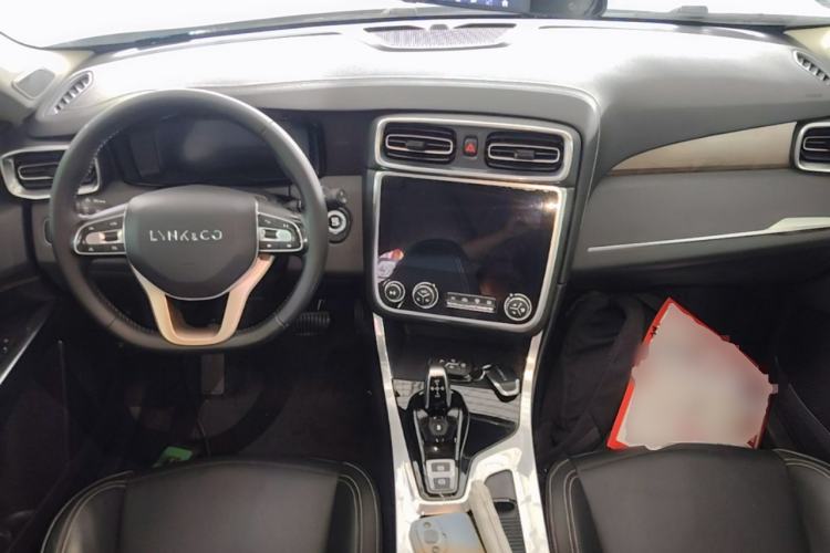 Used Lynk & Co 01 2017 2.0T Two-Wheel Drive Pro Edition Center Console