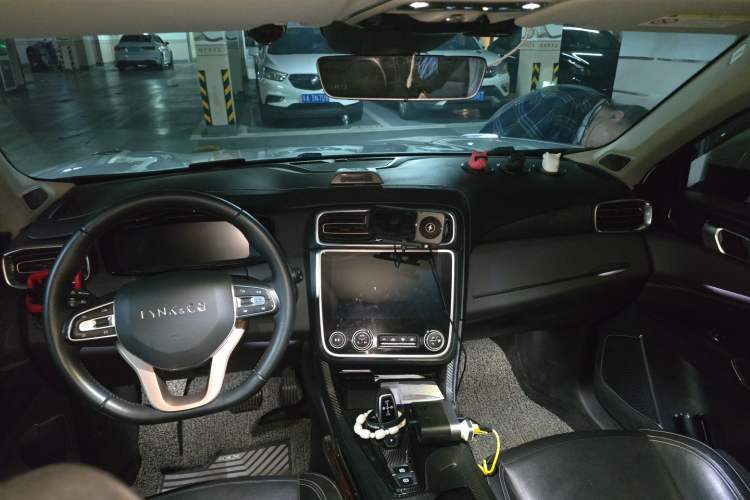 Used Lynk & Co 01 2017 2.0T Two-Wheel Drive Pro Edition Center Console
