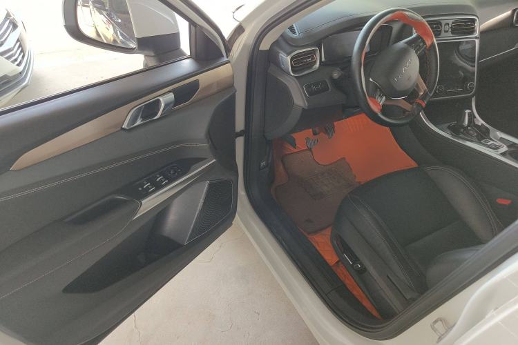 Used Lynk & Co 01 2017 2.0T Two-Wheel-Drive Version Driver Seat