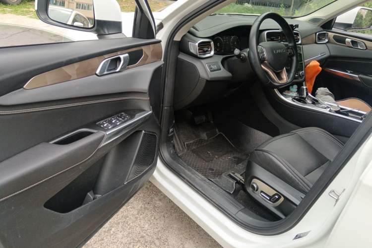 Used Lynk & Co 01 2017 2.0T Two-Wheel Drive Pro Edition Driver Seat