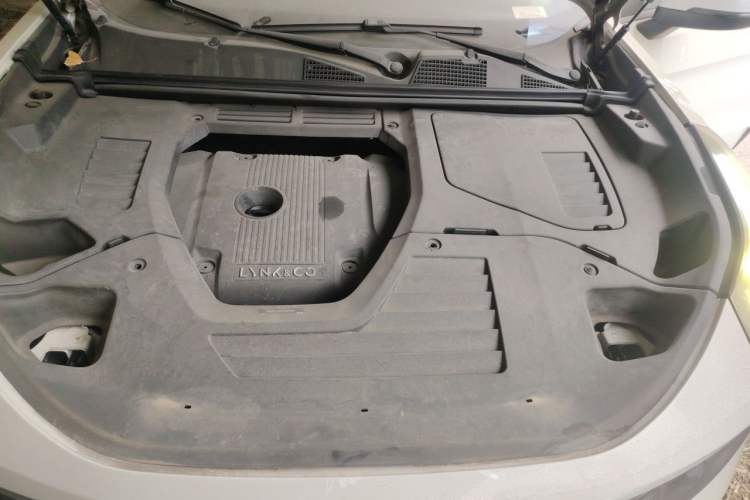 Used Lynk & Co 01 2017 2.0T Two-Wheel Drive Pro Edition Engine Bay