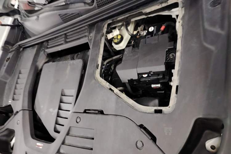 Used Lynk & Co 01 2017 2.0T Two-Wheel-Drive Version Engine Bay