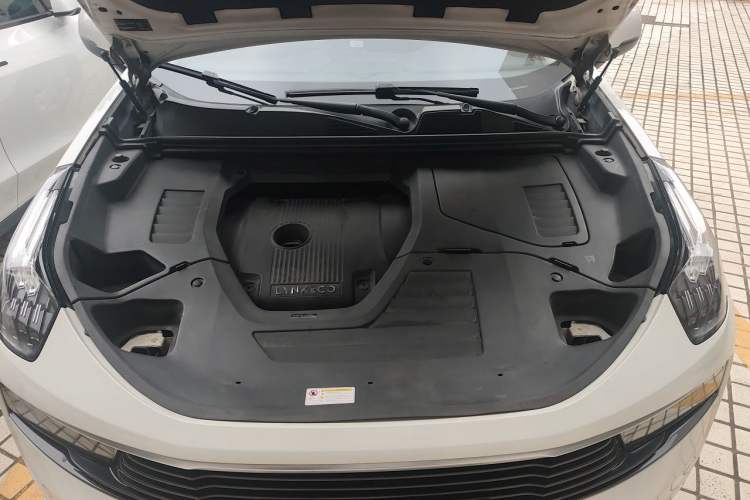 Used Lynk & Co 01 2017 2.0T Two-Wheel Drive Pro Edition Engine Bay