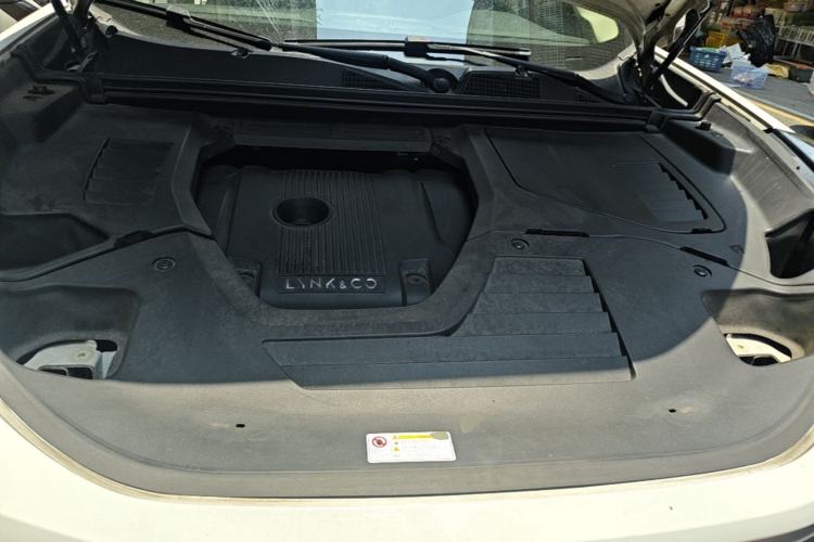 Used Lynk & Co 01 2017 2.0T Two-Wheel-Drive Version Engine Bay