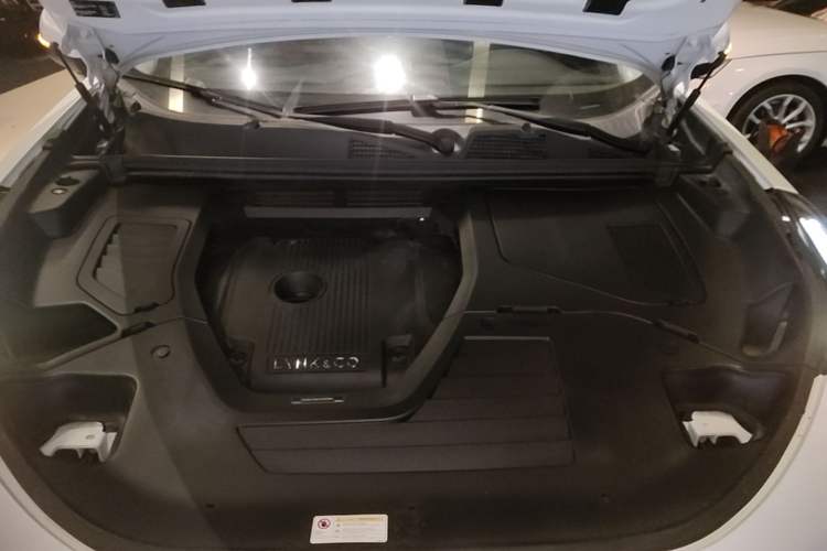 Used Lynk & Co 01 2017 2.0T Two-Wheel Drive Pro Edition Engine Bay