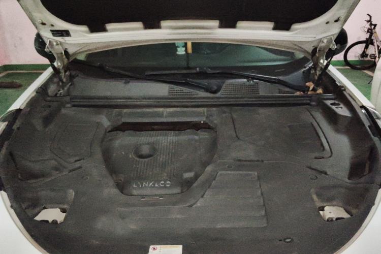 Used Lynk & Co 01 2017 2.0T Two-Wheel Drive Pro Edition Engine Bay