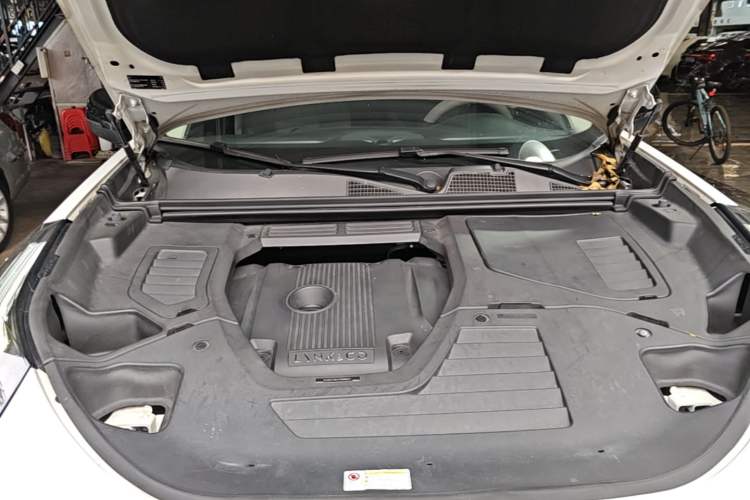 Used Lynk & Co 01 2017 2.0T Four-Wheel Drive Pro Edition Engine Bay