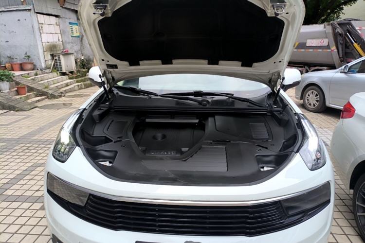 Used Lynk & Co 01 2017 2.0T Two-Wheel Drive Pro Edition Engine Bay