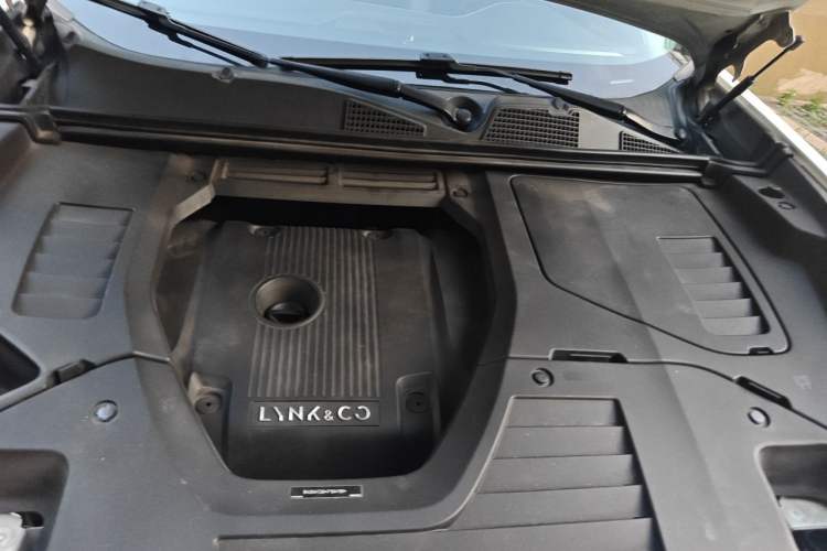 Used Lynk & Co 01 2017 2.0T Two-Wheel Drive Pro Edition Engine Bay