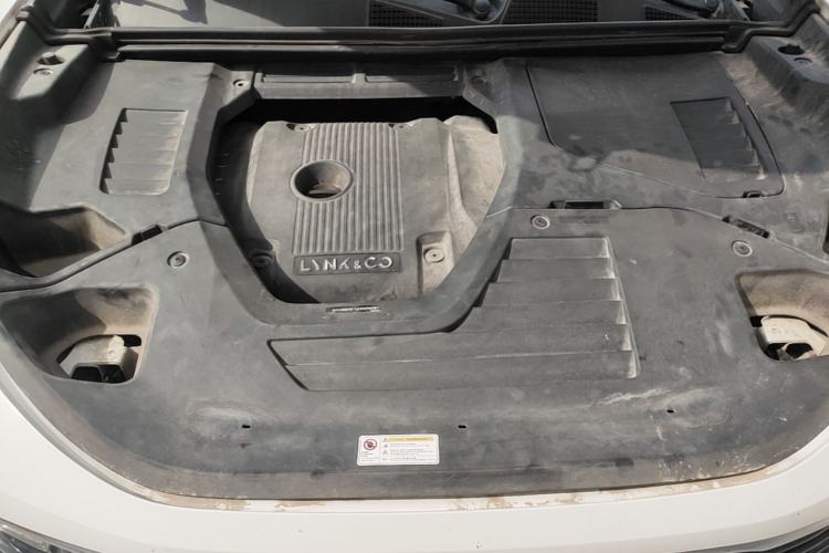 Used Lynk & Co 01 2017 2.0T Two-Wheel-Drive Version Engine Bay