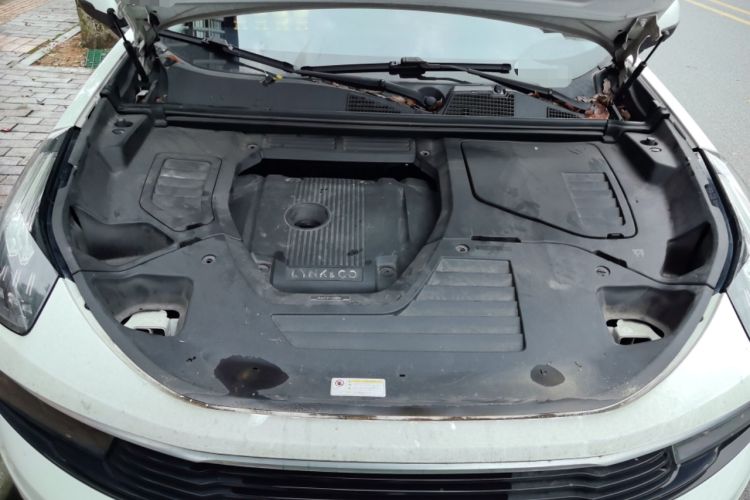 Used Lynk & Co 01 2017 2.0T Two-Wheel Drive Pro Edition Engine Bay