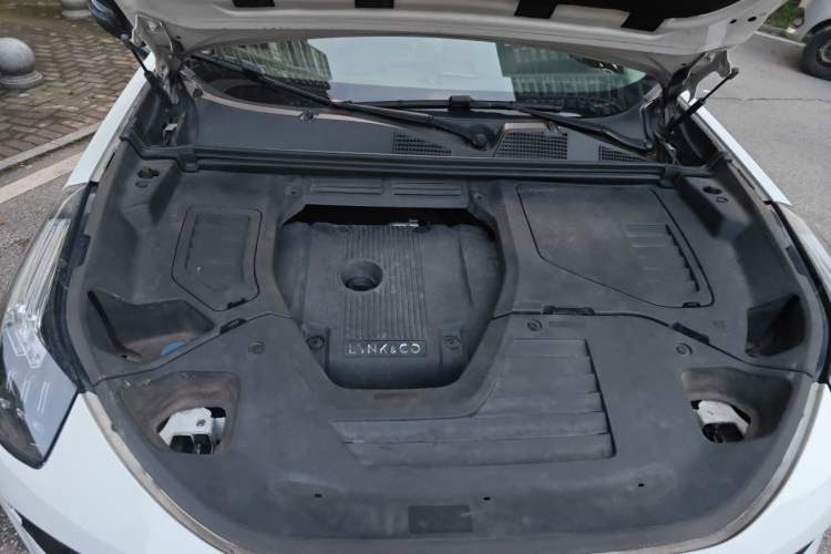 Used Lynk & Co 01 2017 2.0T Four-Wheel Drive Pro Edition Engine Bay